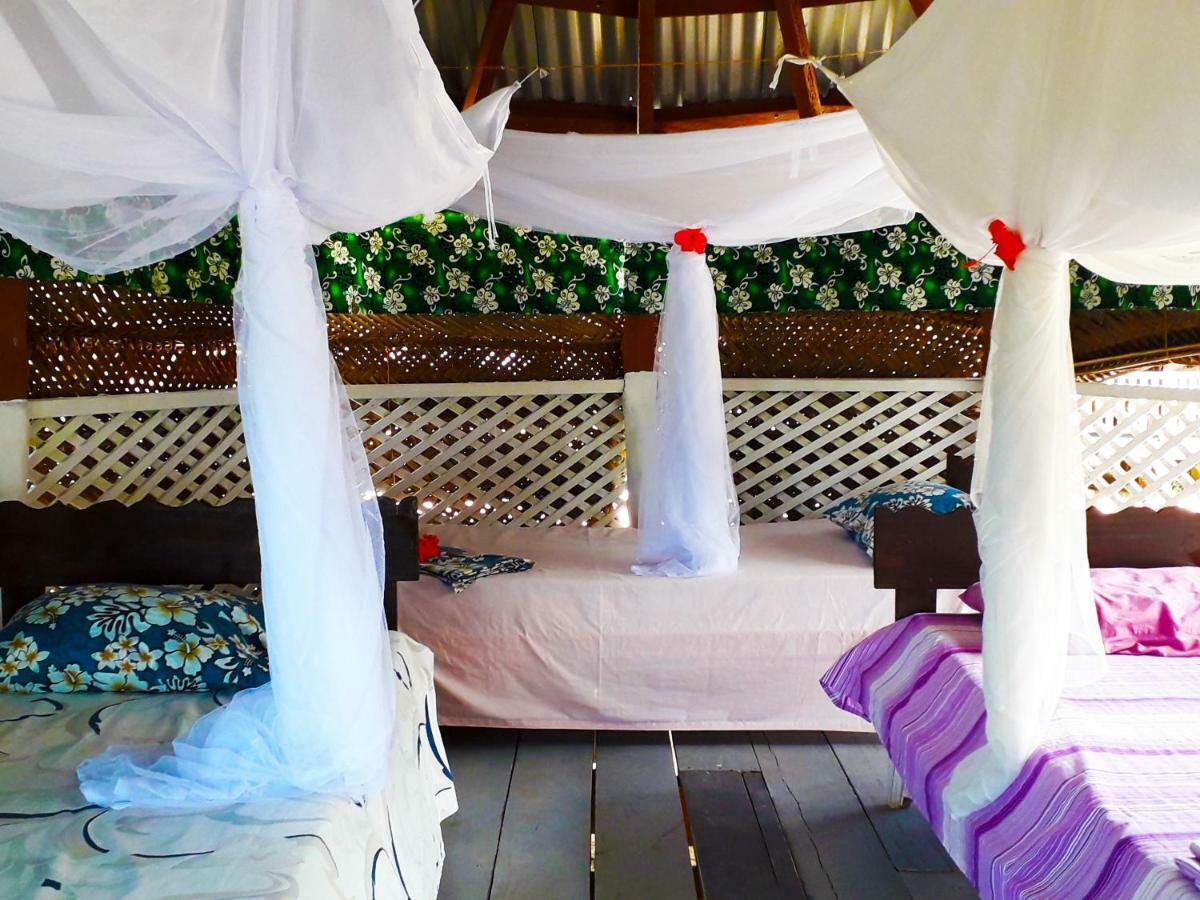 Vacation Beach Fales Hotel Manase Exterior foto