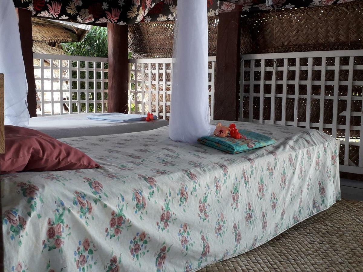 Vacation Beach Fales Hotel Manase Exterior foto