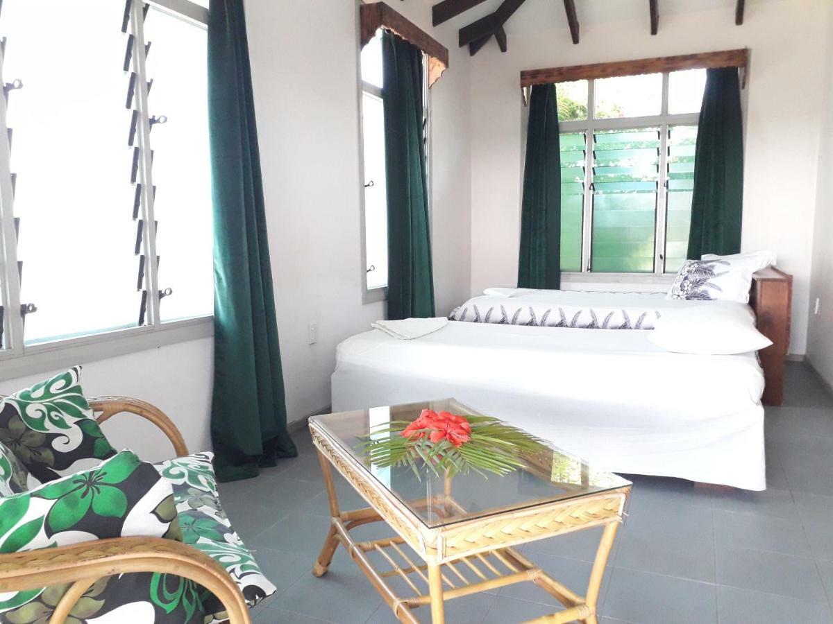 Vacation Beach Fales Hotel Manase Exterior foto